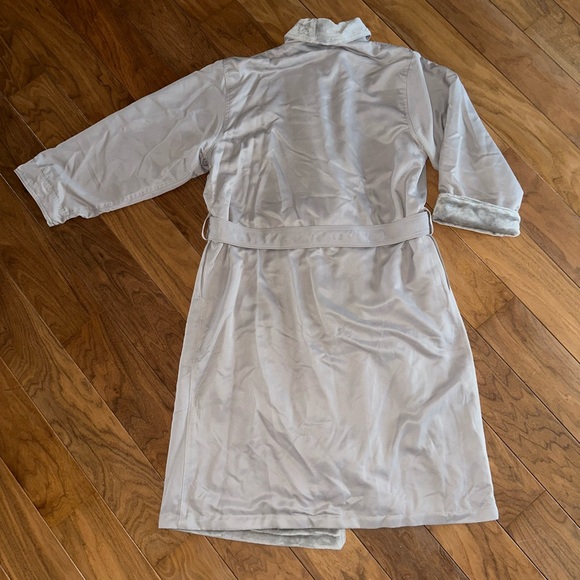 Mansfield Hotel and Spa bath robe. - Picture 7 of 8